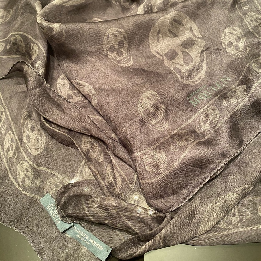 ALEXANDER MCQUEEN GREY SKULL SCARF